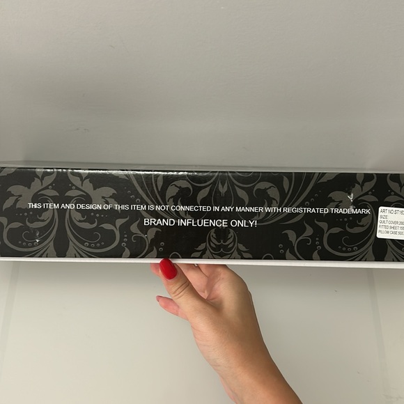 New queen size bedding set - Picture 4 of 5